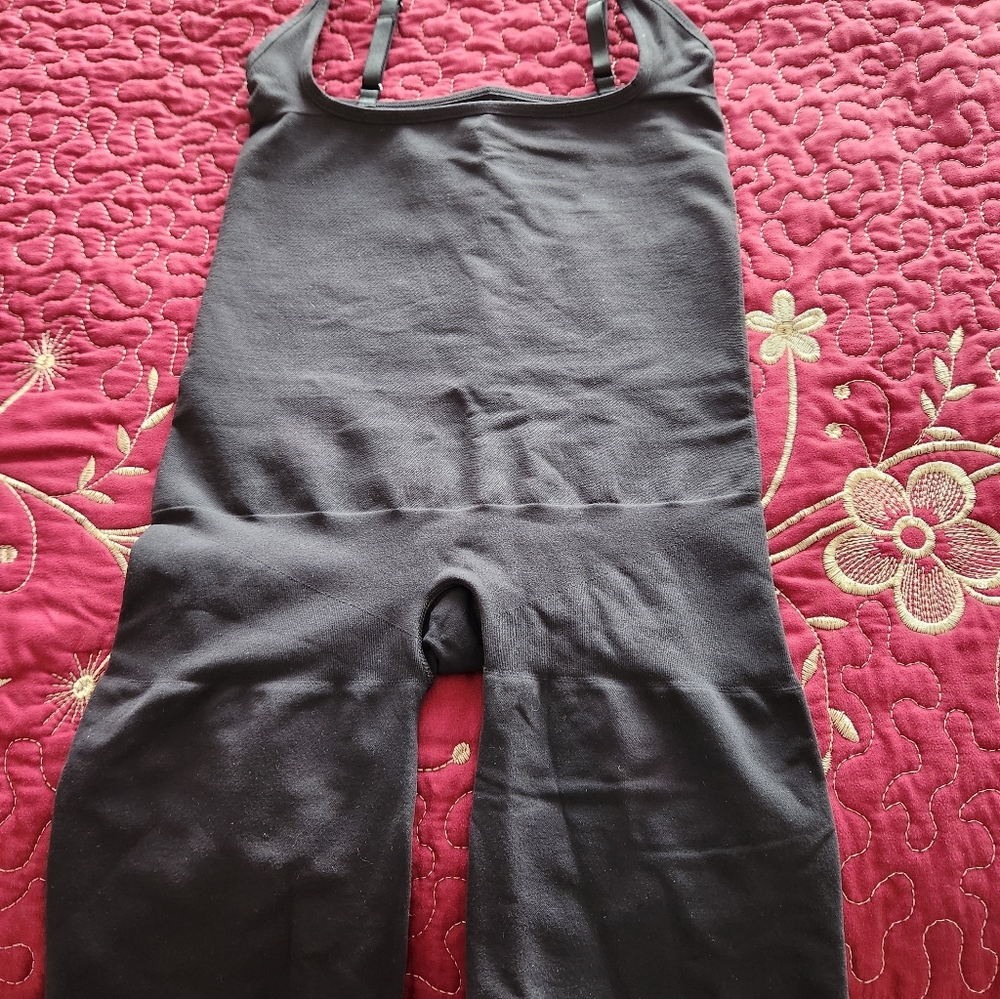 SKIMS BUTT ENHANCING BODYSHAPER